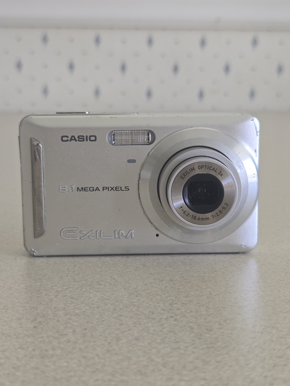 Casio Exilim digital camera 8.1 Mega Pixel 3x zoom